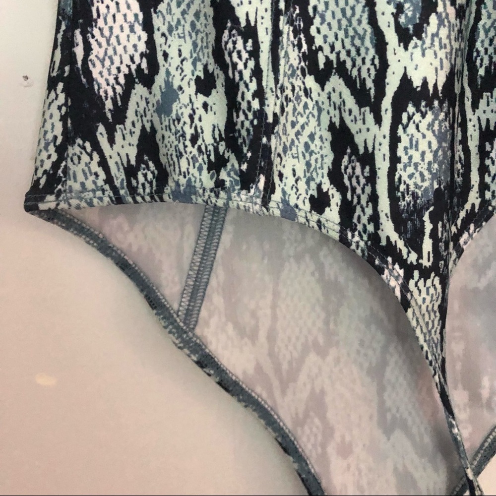 ✨NEW Urban Outfitters Snakeskin Bodysuit - Picture 9 of 13